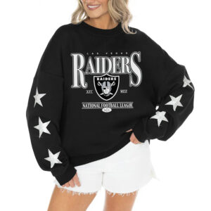Cheer on the Raiders in the Women's Gameday Couture Pullover. Featuring rhinestone star sleeves, this oversized tri-blend piece is a must-have for fans.