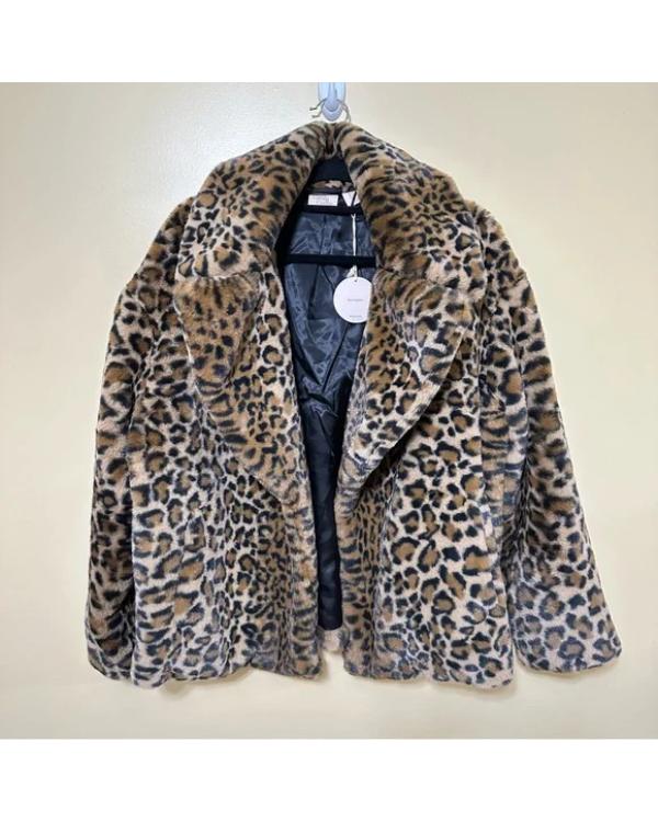 High Potential S02 Kaitlin Olson Leopard Print Fur Coat
