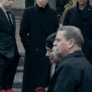 Karla Dixon Reacher S02 Black Coat