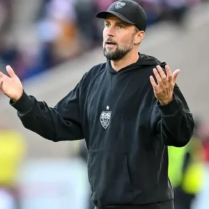 Sebastian Hoeneß Bundesliga 2025 black hoodie with casual fit and sports-inspired design